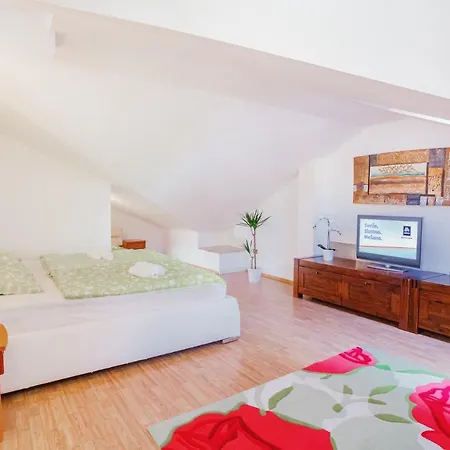 Apartman Apartma *
