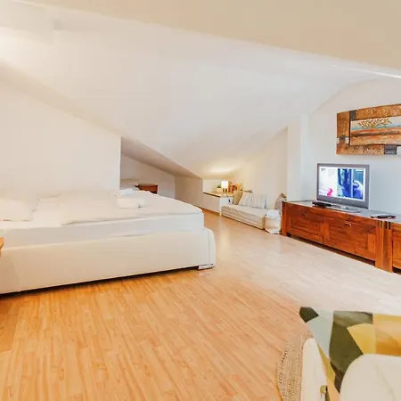 Apartma *
